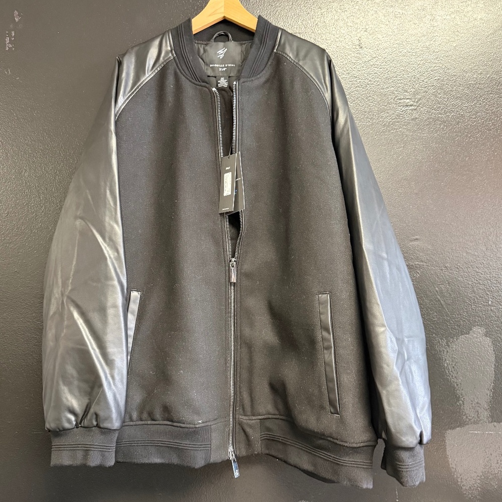 Shaquille O'Neal Big & Tall Men's Black Full-Zip Varsity Jacket. Size 3XLT.